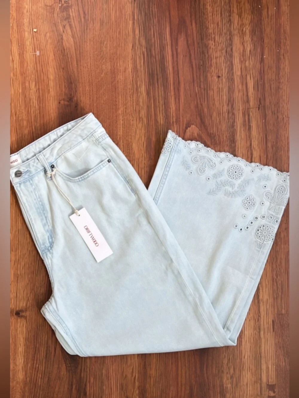 NWT Driftwood Charlee JeansLight Wash Embroidered Hem Straight Crop Denim Boho - Picture 2 of 8